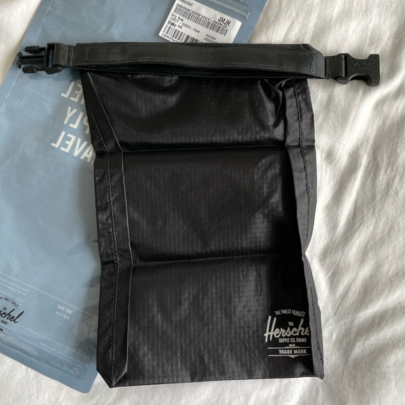 NWT Herschel Dry Bag 2.5l - Picture 3 of 3